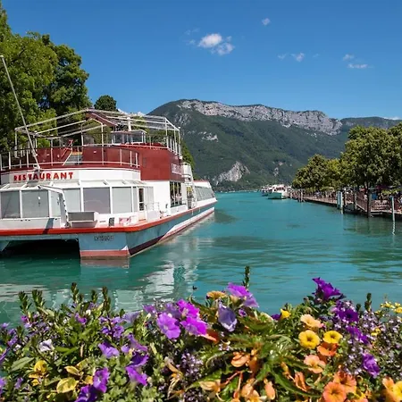 Cozy Between Annecy, Aix Les Bains, And Geneva Apartmán